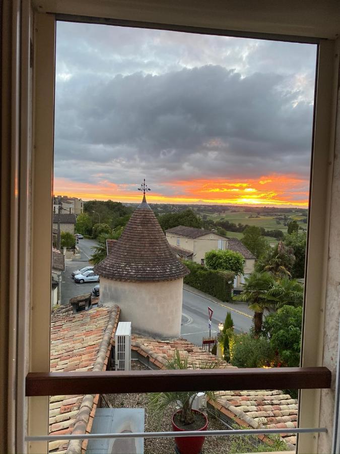 Logis Hostellerie Des Ducs Duras Exterior foto