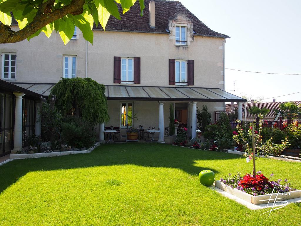 Logis Hostellerie Des Ducs Duras Exterior foto